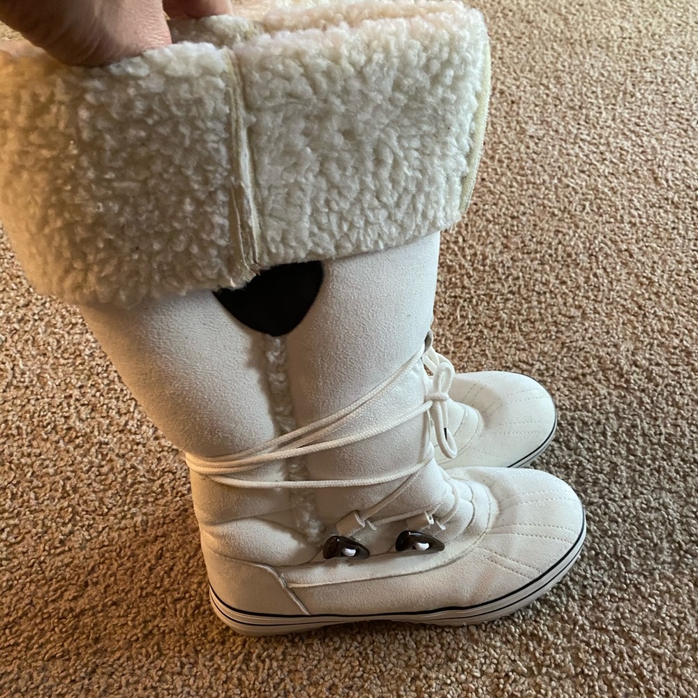 Reneeze White Boots